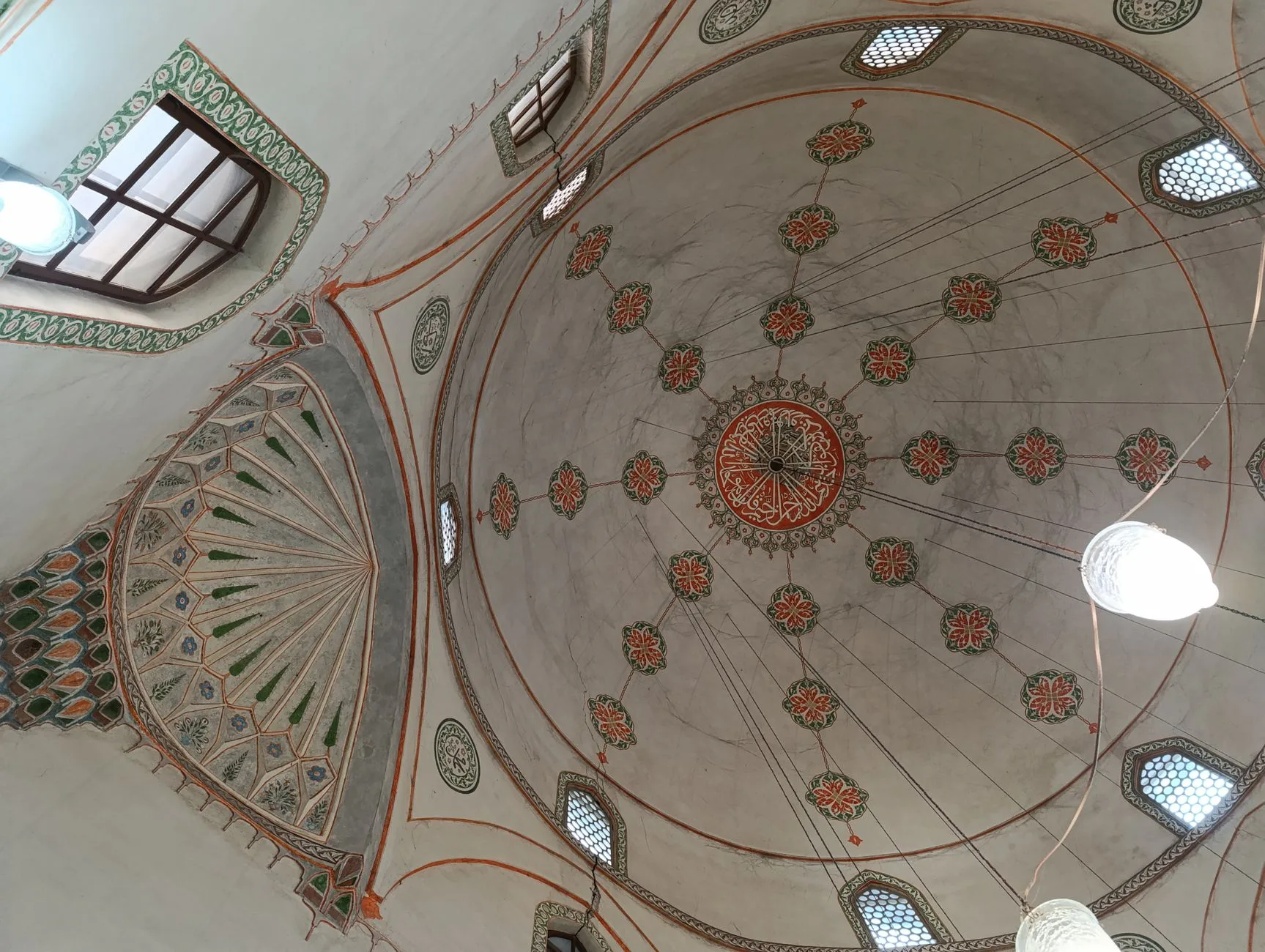 La place Széchenyi et la mosquée-église Gazi Kassim